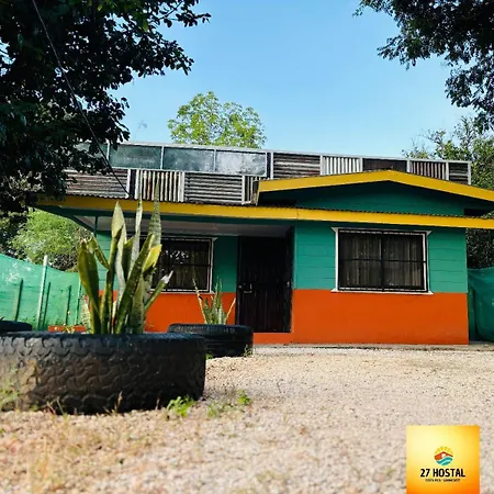 27 Hostal